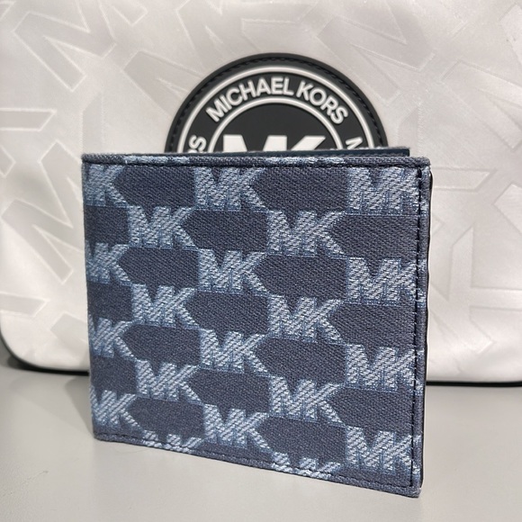 Michael Kors Men’s Women’s Cooper Logo Fabric Billfold Wallet Navy NWT
Unisex - Picture 10 of 16
